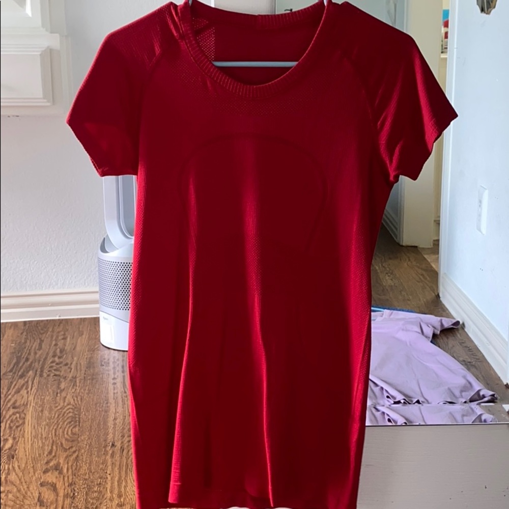 red lululemon top